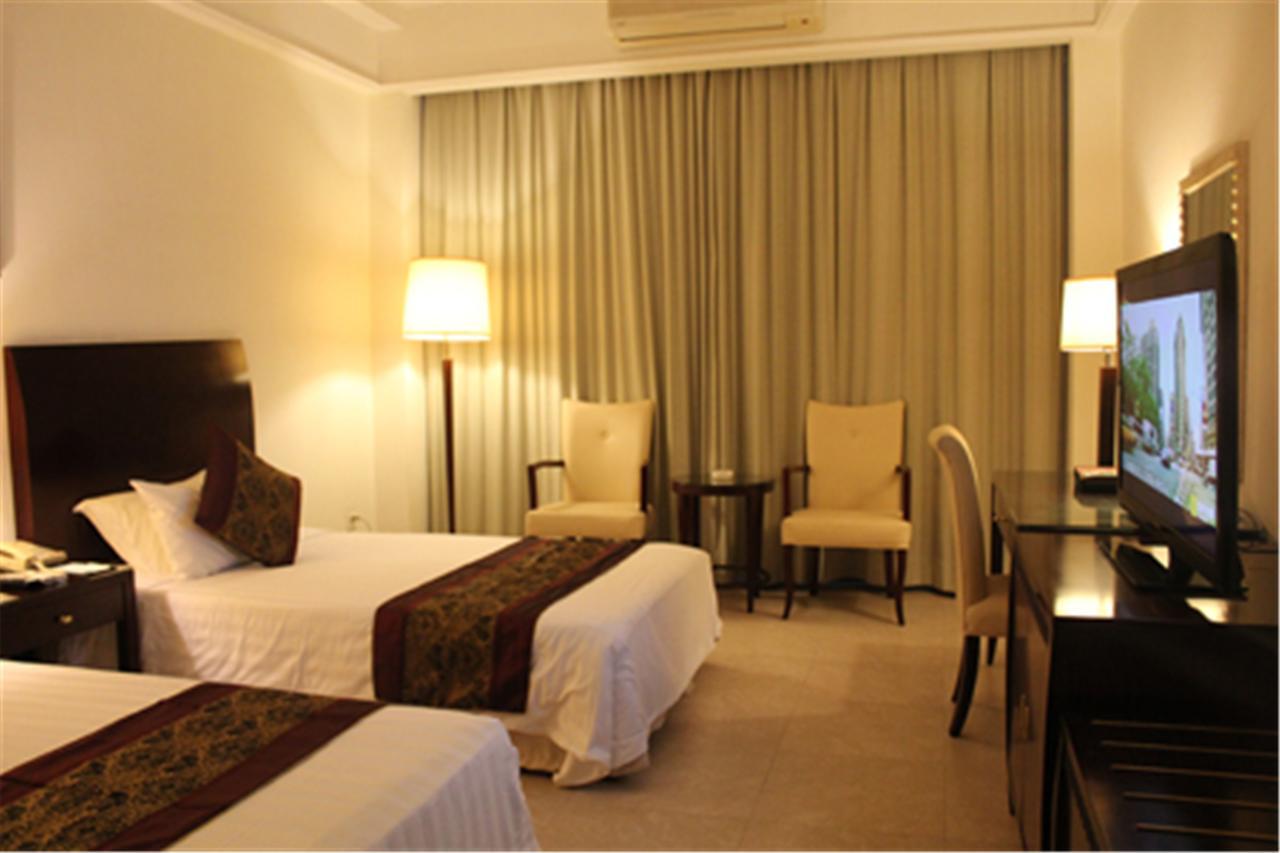 Clifford Golden Lake Hotel Foshan Exterior photo