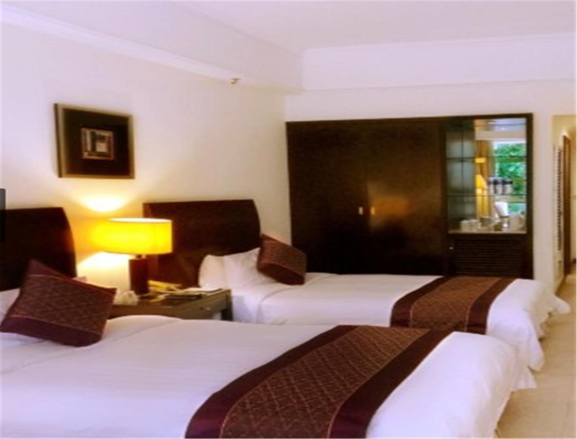Clifford Golden Lake Hotel Foshan Exterior photo