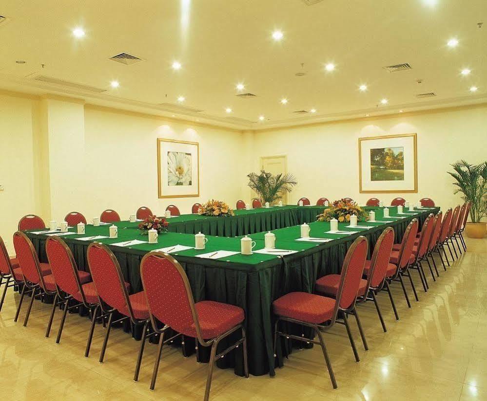 Clifford Golden Lake Hotel Foshan Exterior photo